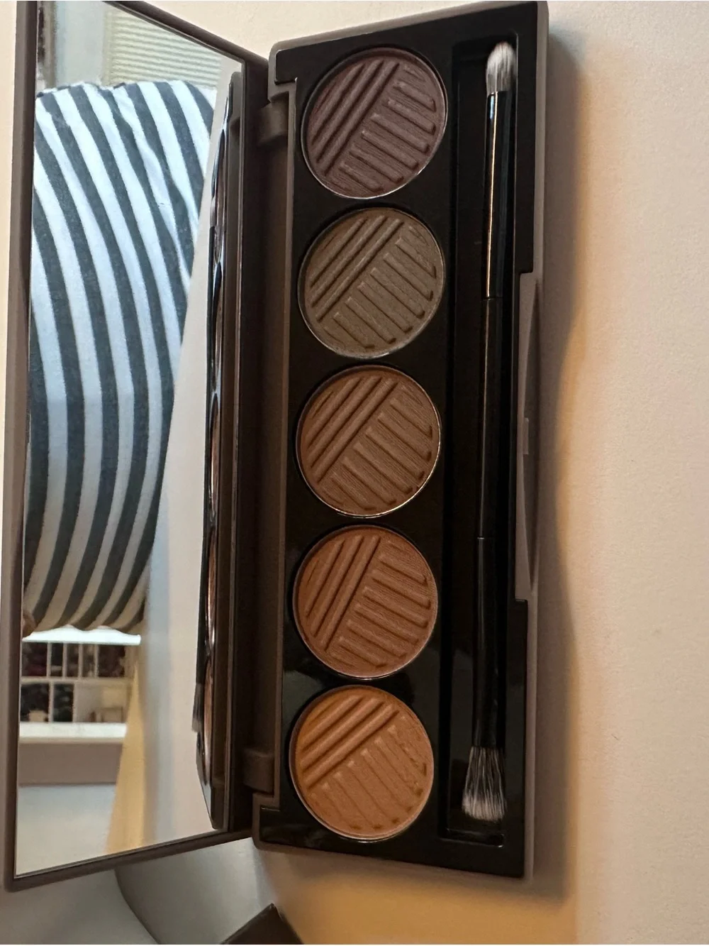 DOSE OF COLORS Pretty Cool Eyeshadow Palette